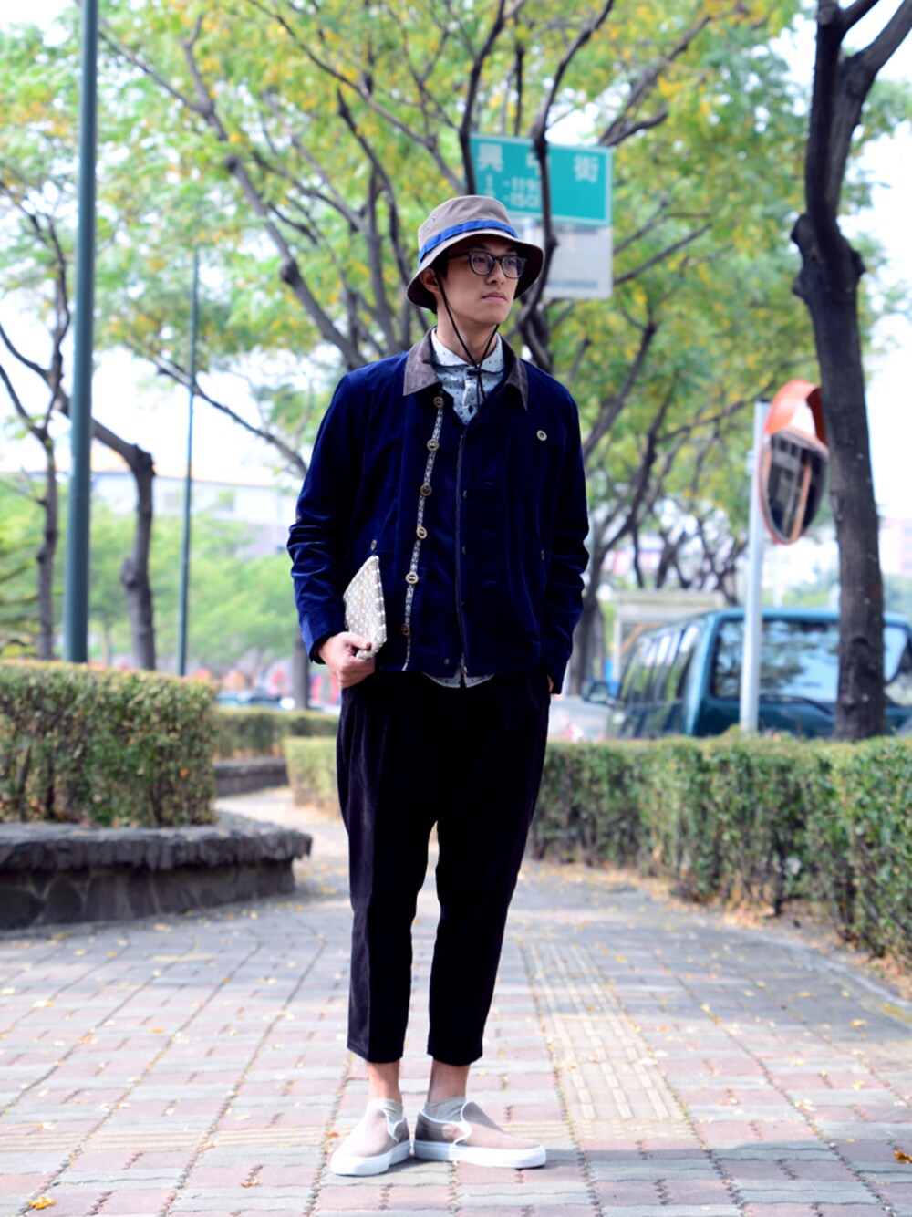 「blue、plain-me、demarcolab、streetfashion、Stone'As」｜「DEMARCOLABのDMC1 JUNGLE HAT（キャップ、ブラウン系）」を使った、plain-me_tcさん（メンズ・175cm）の秋コーディネートの1枚目の写真