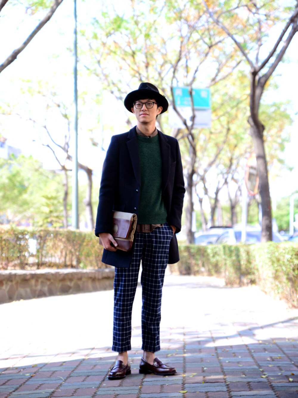 「CLEDRAN、art comes first、plain-me、loafer、Taichung、VIBGYOR(VIBGYOR)、Chestercoat、chesterfield」｜「ART COMES FIRSTのSpell Hat with tassels（ハット、ブラック系）」を使った、plain-me_tcさん（メンズ・175cm）の冬コーディネートの1枚目の写真