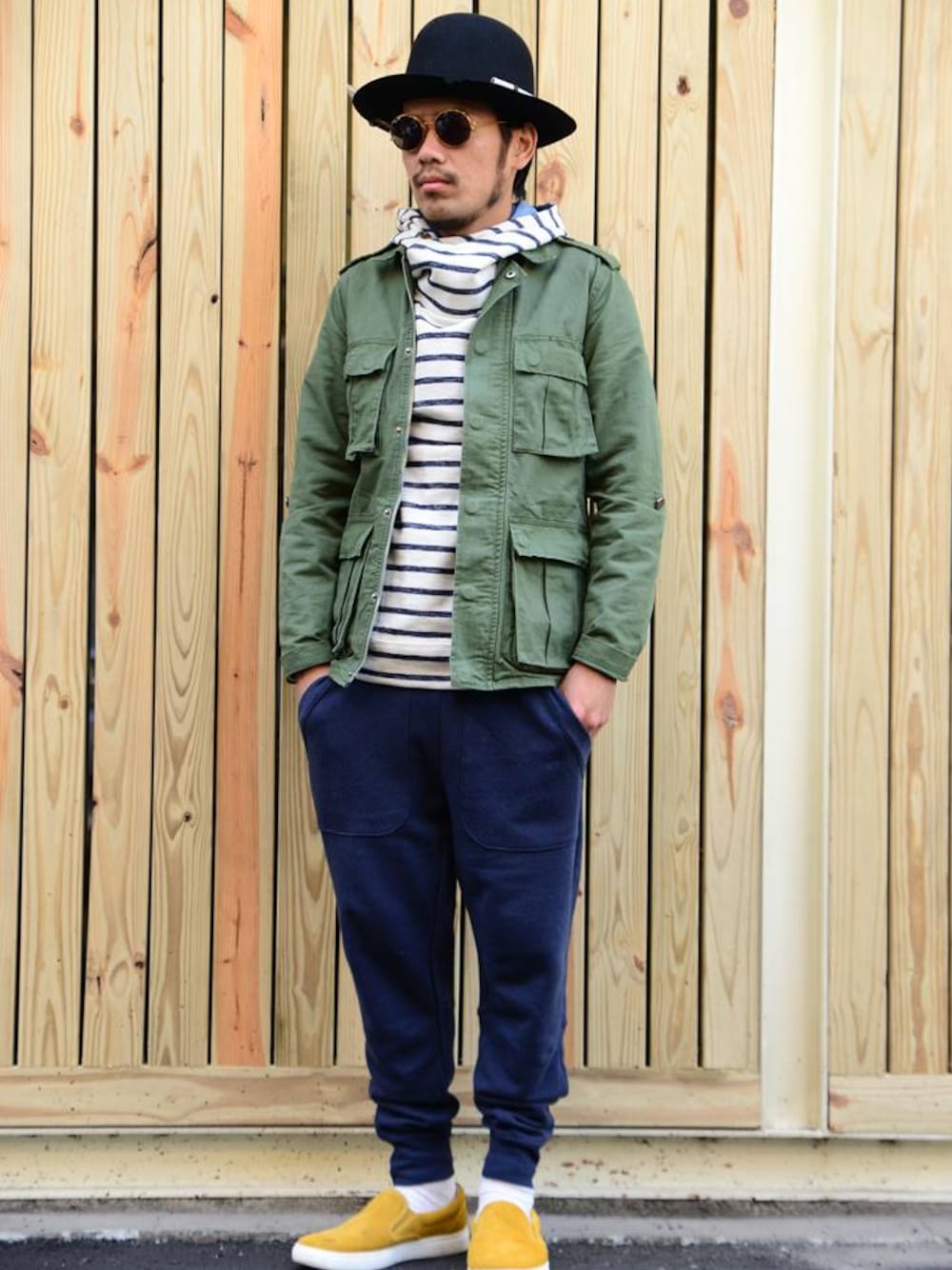 その他のパンツ、その他のその他、ホワイト系のその他を着用したメンズの冬コーディネートの1枚目の写真