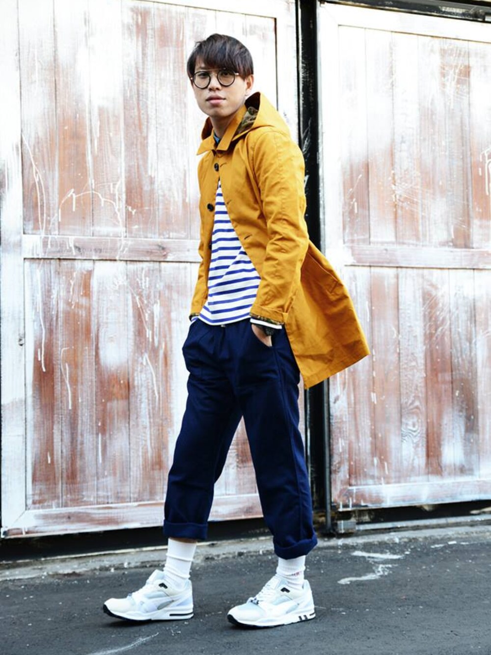 その他のパンツ、その他のその他、ホワイト系のその他を着用したメンズの冬コーディネートの1枚目の写真