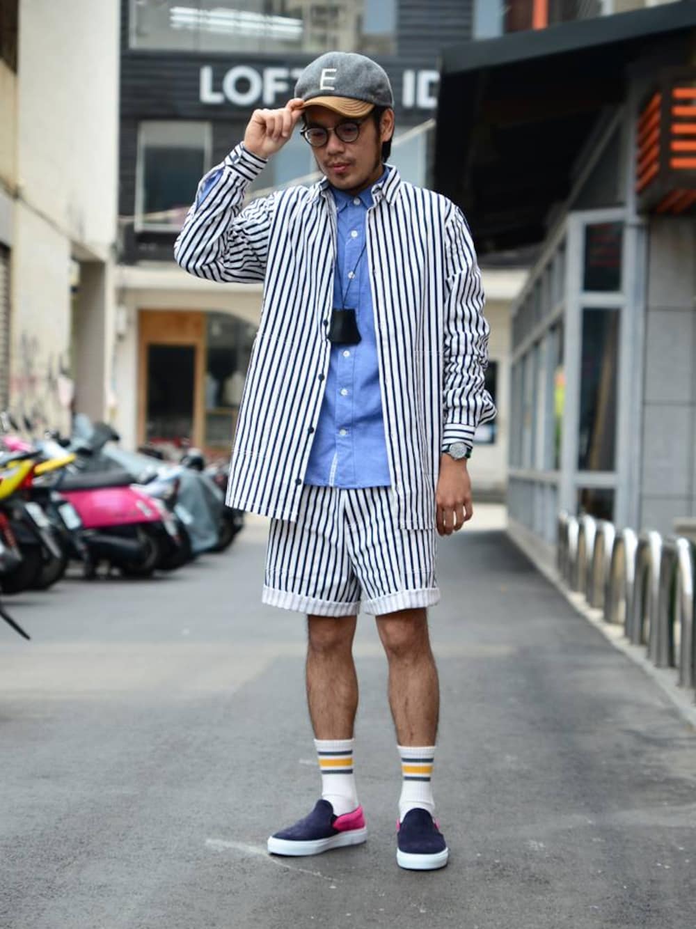 ホワイト系のその他、その他のその他、その他のその他を着用したメンズの春コーディネートの1枚目の写真