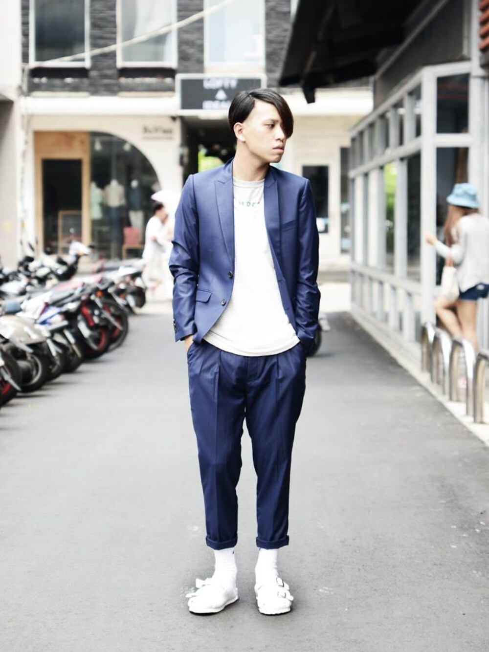 その他のその他、ホワイト系のその他、その他のその他を着用したメンズの春コーディネートの1枚目の写真