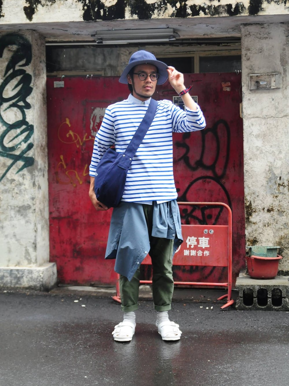 「SAINTJAMES、plain-me、amb」｜「SAINT JAMESのFujin x SaintJames Minquiers 10長袖條T（その他、ホワイト系）」を使った、plain-me_tcさん（メンズ・175cm）の春コーディネートの1枚目の写真