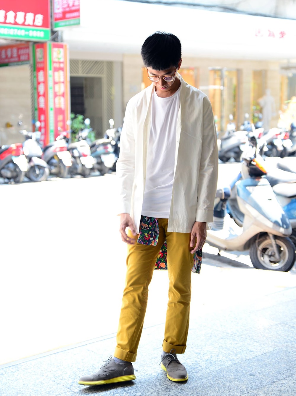 「COLE HAAN(COLE HAAN)、plain-me」｜「COLE HAANのCole Haan Lunar Grand Wing-Tip Oxfords（シューズ、グレー系）」を使った、plain-me_tcさん（メンズ・175cm）の春コーディネートの1枚目の写真