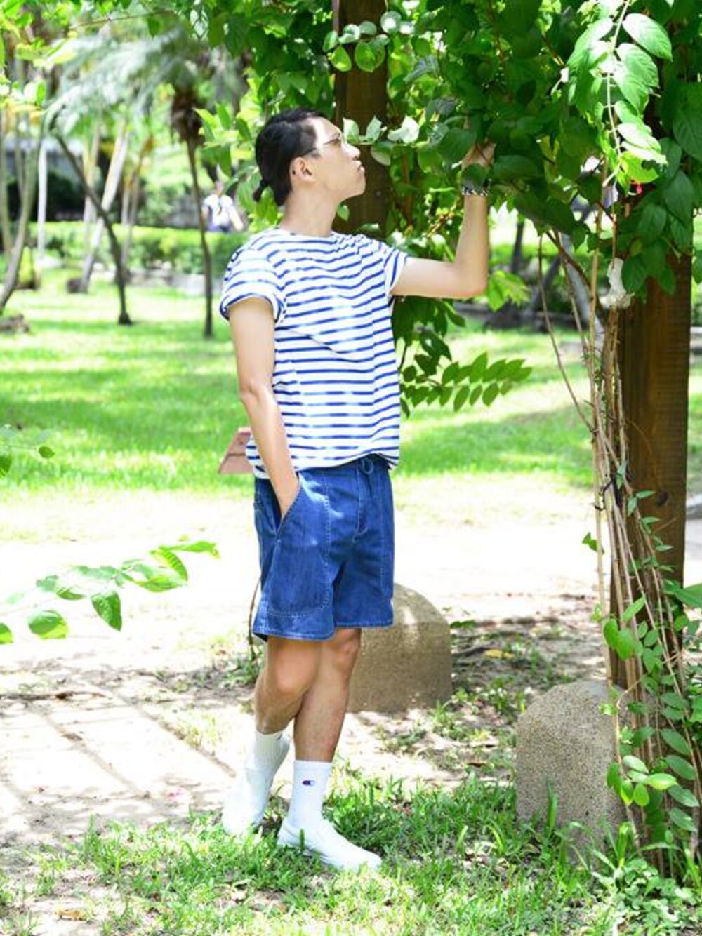「saint james、plain-me」｜「SAINT JAMESのLevant短袖條紋棉T（その他、ホワイト系）」を使った、plain-me_tcさん（メンズ・178cm）の夏コーディネートの1枚目の写真
