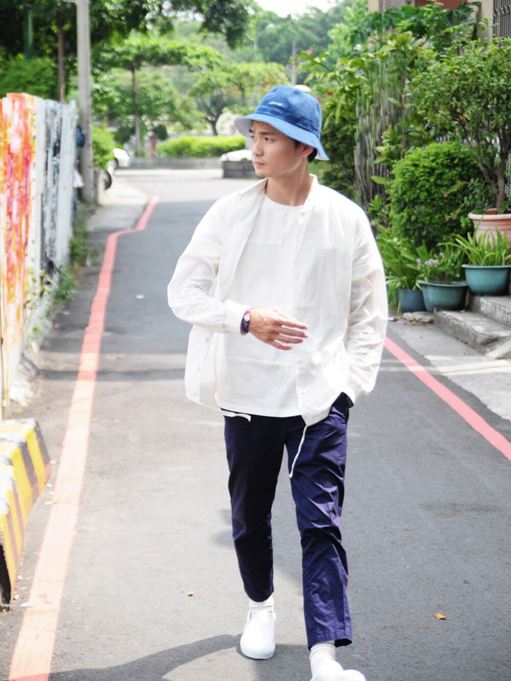 「plain-me、bread & boxers」｜「plain-meの雙面丹寧漁夫帽（その他、その他）」を使った、plain-me_tcさん（メンズ・175cm）の夏コーディネートの1枚目の写真