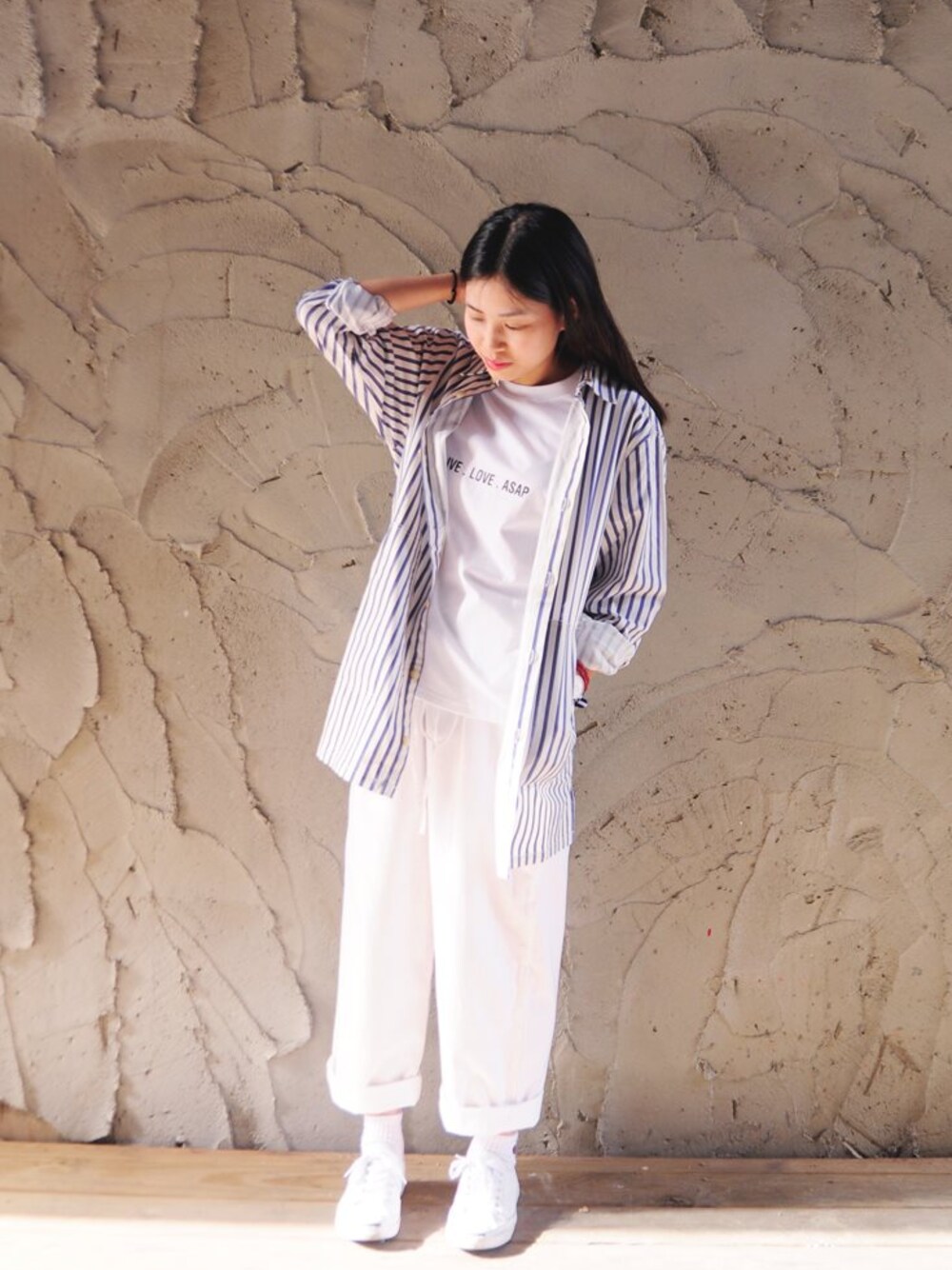 「plain-meの鬆身條紋襯衫式外套（その他、ホワイト系）」を使った、plain-me_tcさん（メンズ・160cm）の夏コーディネートの1枚目の写真