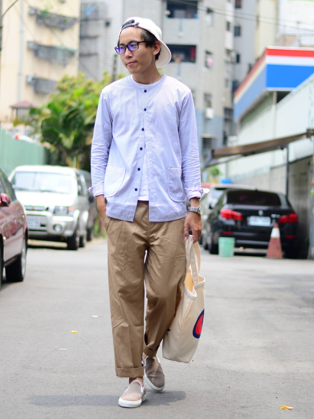 「plain-me」｜「UNIVERSAL PRODUCTSのEBBETS FIELD B/B CAP（その他、ホワイト系）」を使った、plain-me_tcさん（メンズ・175cm）の夏コーディネートの1枚目の写真