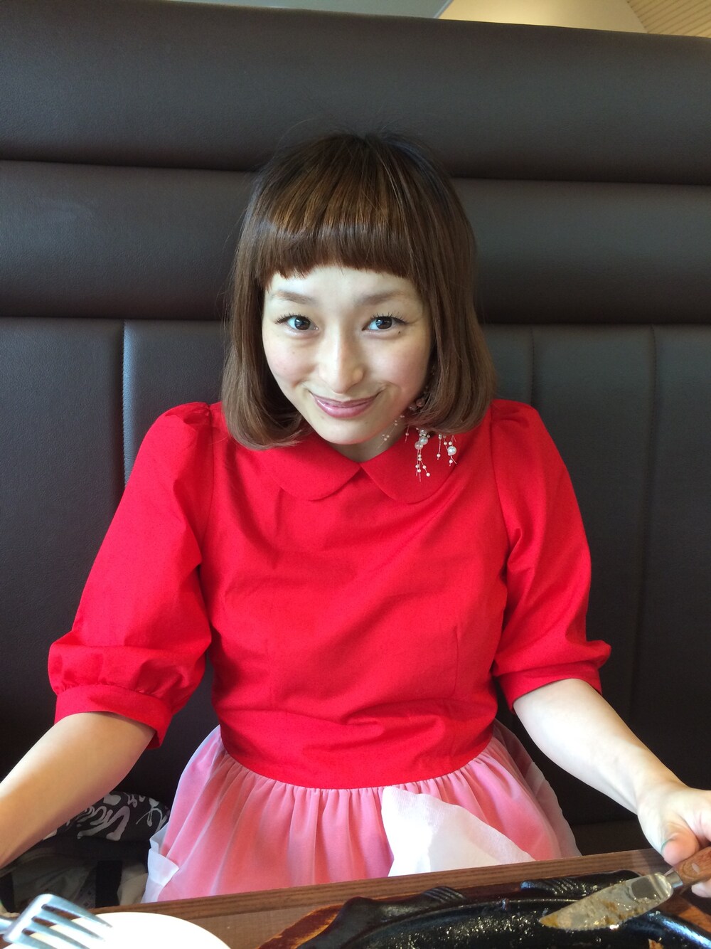 「綾瀬はるか、エプロン、おじょうちゃん、COMME des GARCONS、ジャイアントコーン」｜「COMME des GARCONSのアイテム（ワンピース、レッド系）」を使った、しんたろうさん（レディース・159cm）の夏コーディネートの1枚目の写真