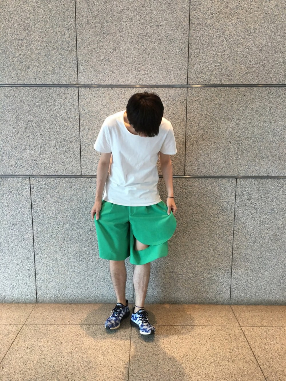 「COMME des GARCONS」｜「COMME des GARCONSのアイテム（その他パンツ、グリーン系）」を使った、しんたろうさん（メンズ・185cm）の夏コーディネートの1枚目の写真