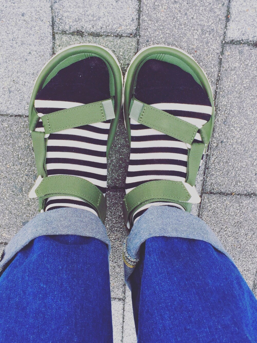 「teva、Teva×靴下、サンダル×靴下、ボーダーソックス、カーキ」｜「TevaのTEVA（テバ） HURRICANE REGRIND（サンダル、グリーン系）」を使った、ChiRo☆さん（レディース・165cm）の春コーディネートの1枚目の写真