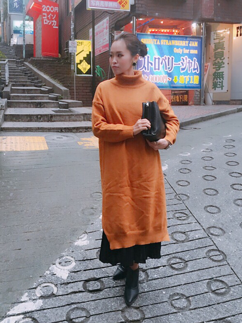 「ootd、outfit、casual、streetstyle、murua、UNIQLO、Ungrid、休日スタイル、winter、女の子」｜「MOUSSYのMESSAGE VELOUR EARRING（ピアス（両耳用）、ブラック系）」を使った、玲さん（レディース・155cm）の秋コーディネートの1枚目の写真