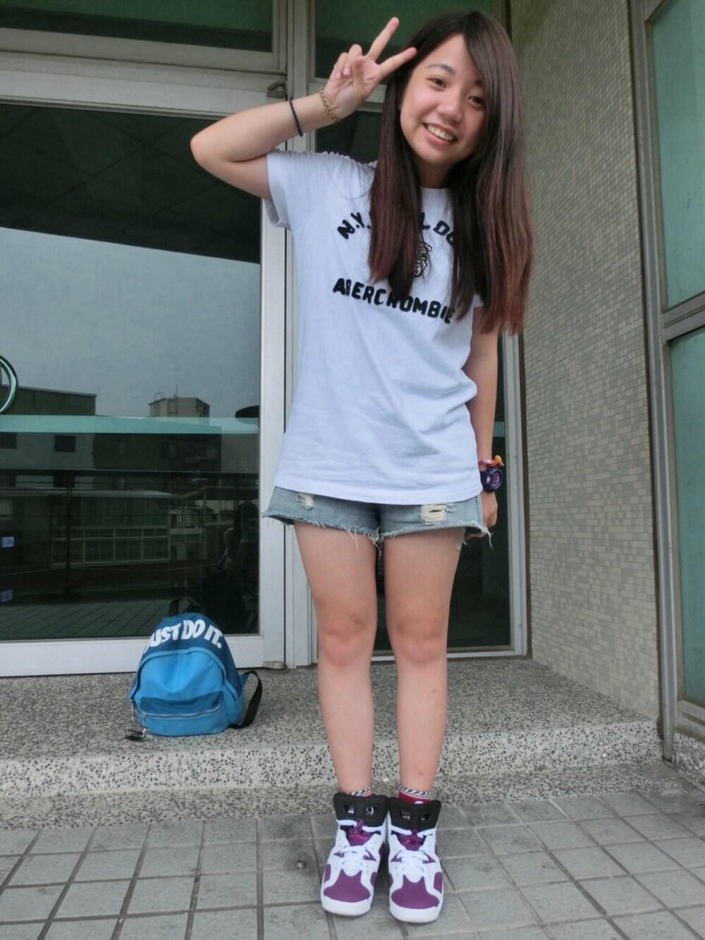 「NIKE、kids、G-SHOCK、backpack、AIR JORDAN、PAZZO」｜「AIR JORDANのAir Jordan6（スニーカー、パープル系）」を使った、鄭小不さん（レディース・150cm）の夏コーディネートの1枚目の写真