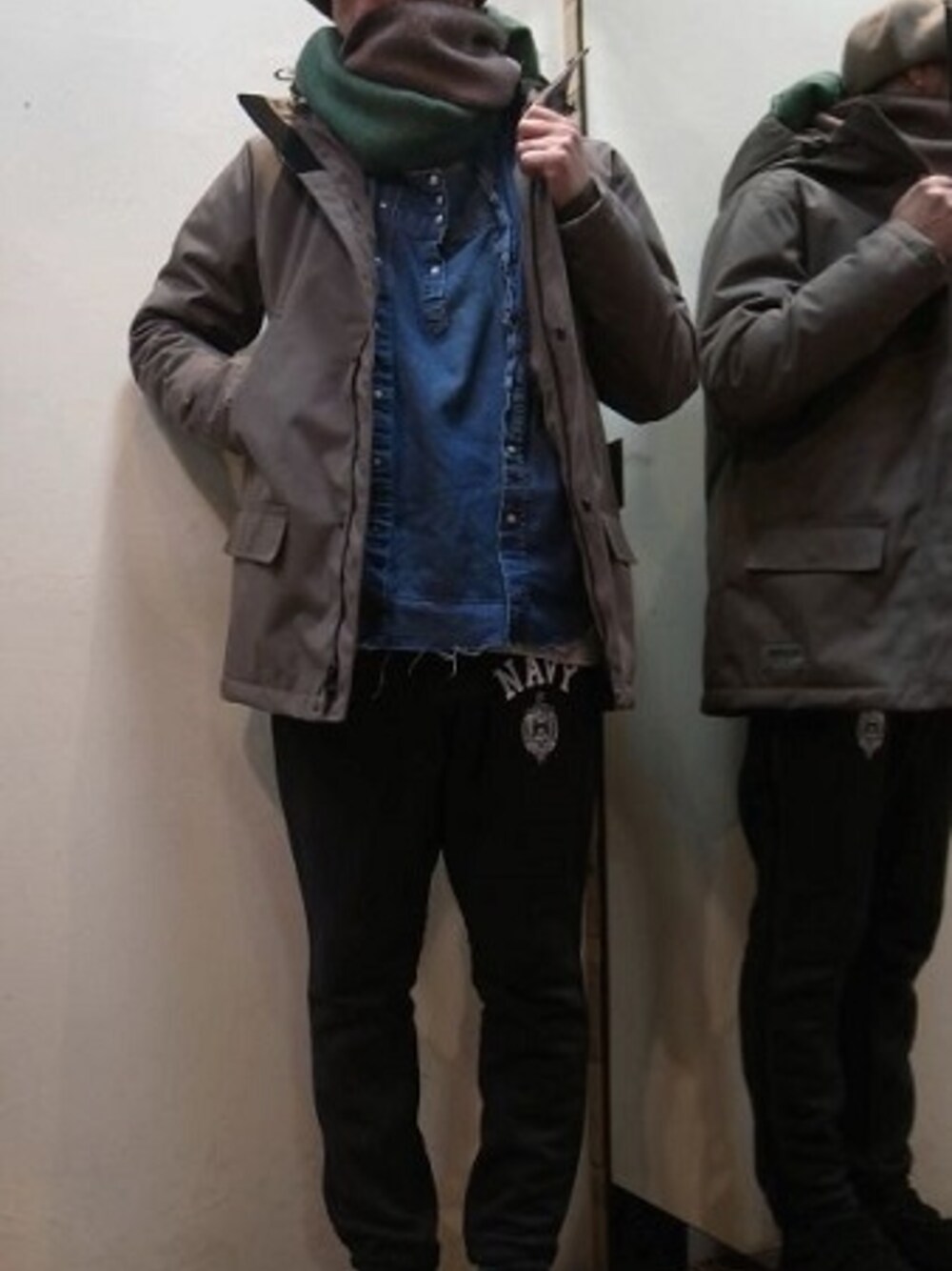 ベージュ系のミリタリージャケット、その他のシャツ/ブラウス、その他のその他パンツを着用したメンズの秋コーディネートの1枚目の写真