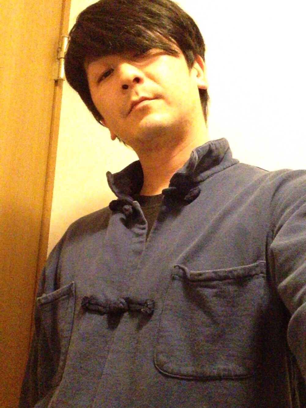 「古着、チャイナ、チャイナジャケット、ほろ酔い、お風呂上がり、風呂上がり、寝間着」｜「古着のアイテム（カーディガン/ボレロ、ブルー系）」を使った、Yu-kiさん（メンズ・177cm）の冬コーディネートの1枚目の写真