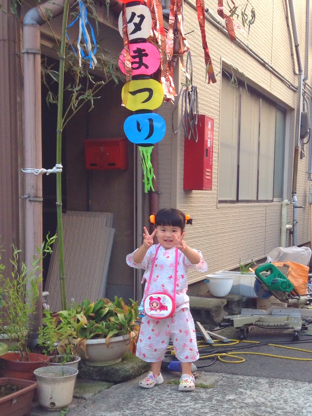 「お祭り、お祭りコーデ、七夕祭り、甚平、おだんごヘアー、２歳児、食べてばっか、二女と三女」｜「西松屋のアイテム（サンダル、ホワイト系）」を使った、Yu-kiさん（キッズ・100cm）の夏コーディネートの1枚目の写真