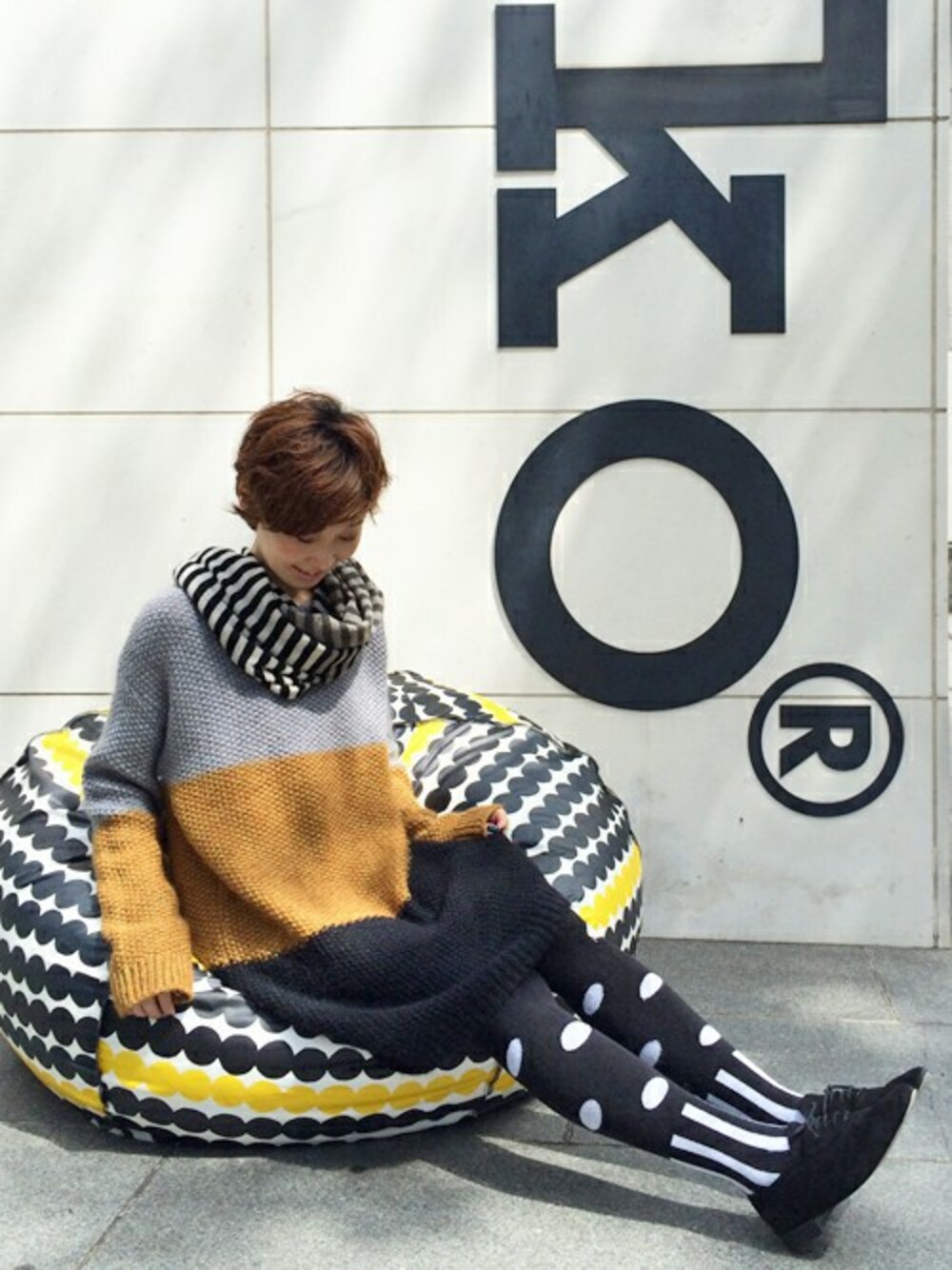 「スヌード、ボーダー、ニットワンピ、ドット、marimekko、レースアップシューズ、マリメッコ、柄タイツ、柄×柄、ドット×ボーダー」｜「marimekkoのLamminraita / MUHKIS（ニット/セーター、グレー系）」を使った、staff1さん（レディース・159cm）の秋コーディネートの1枚目の写真