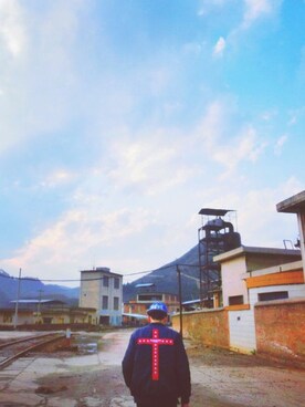 「ny（エヌワイ）のアイテム」を使った、Old·kingさん（メンズ・170cm）の春コーディネート