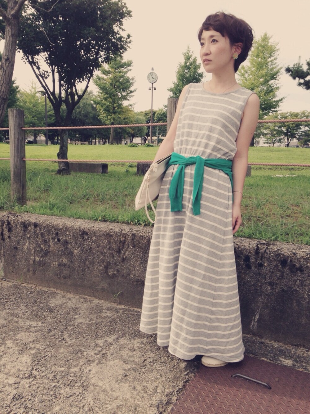 「SALEで買いました」｜「KBFのアイテム（ワンピース、グレー系）」を使った、まなみさん（レディース・154cm）の夏コーディネートの1枚目の写真