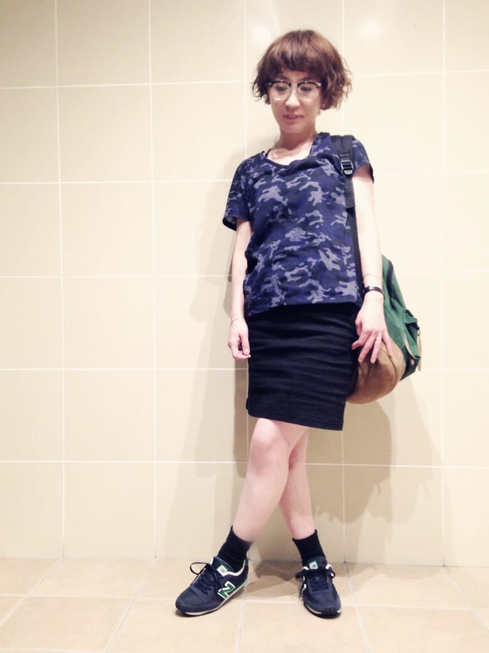 「めがね、カモフラージュ」｜「CIAOPANIC TYPYのアイテム（Tシャツ/カットソー、ブルー系）」を使った、まなみさん（レディース・154cm）の秋コーディネートの1枚目の写真