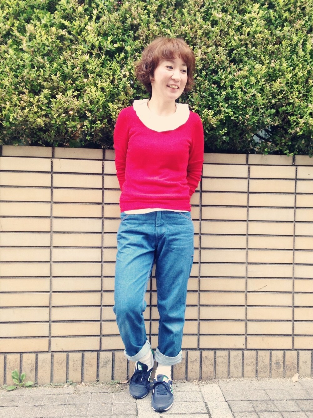 「赤、UNIQLO」｜「UNIQLOのアイテム（ニット/セーター、レッド系）」を使った、まなみさん（レディース・154cm）の秋コーディネートの1枚目の写真