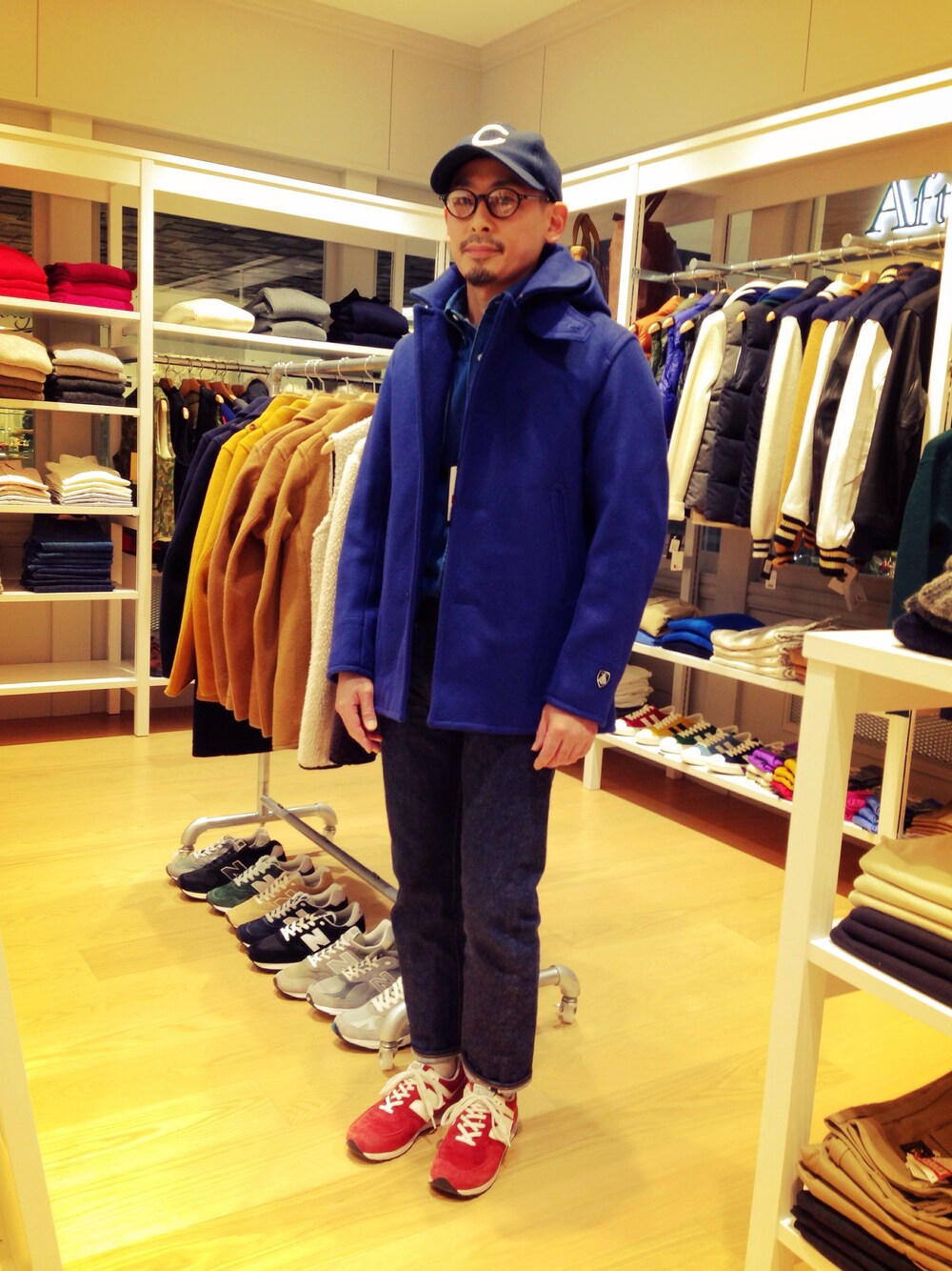 「New Balance、Bshop、orcival」｜「オーシバルPコート（ピーコート、ブルー系）」を使った、hiro5cさん（メンズ・170cm）の秋コーディネートの1枚目の写真