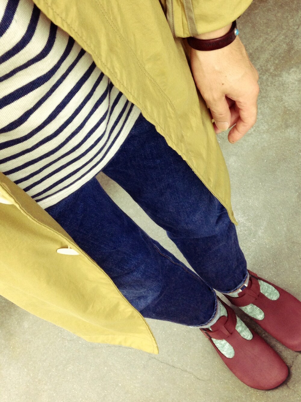「orcival、birkenstock、RESOLUTE、SAINTJAMES、しましま、セントジェームス、Gパン、デニム、コート、ステンカラーコート」｜「BIRKENSTOCKのアイテム（サンダル、レッド系）」を使った、hiro5cさん（メンズ・170cm）の夏コーディネートの1枚目の写真