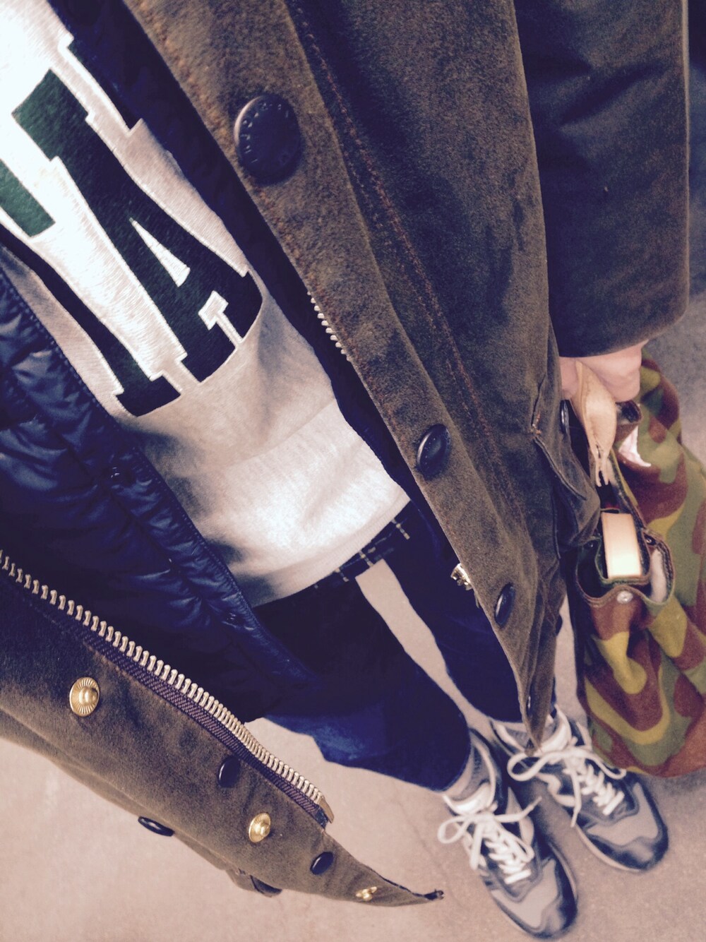 「BARBOUR STYLE、barbour、New Balance、campion、REVERSE WEAVE」｜「BarbourのBarbour（その他アウター、ブラウン系）」を使った、hiro5cさん（メンズ・170cm）の冬コーディネートの1枚目の写真