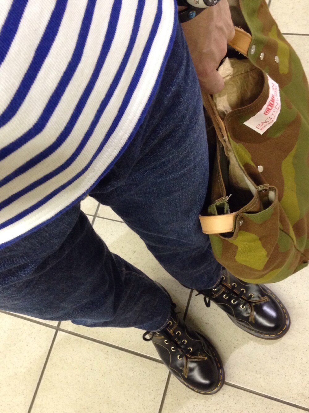 「Dr.Martens、ドクターマーチン、RESOLUTE、リゾルト、SAINTJAMES、しましま、ボーダー、デニム、BAG'n'NOUN、BAG」｜「Dr. Martensの ドクターマーチン 2014AW モンキーブーツ（その他シューズ、ブラック系）」を使った、hiro5cさん（メンズ・170cm）の夏コーディネートの1枚目の写真