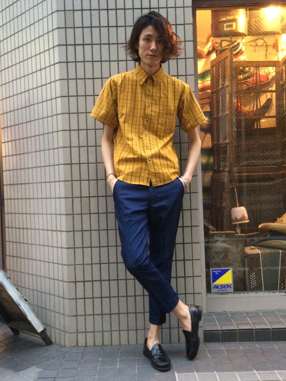「半袖シャツ、テーパードパンツ、ローファー、古着、高円寺、Dclothing」｜「Dclothingのアイテム（その他シューズ、ブラック系）」を使った、キタタクさん（メンズ・187cm）の春コーディネートの1枚目の写真