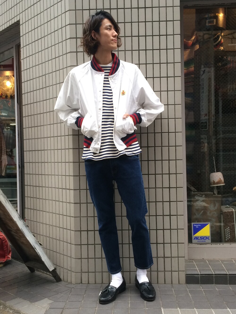 「春コーデ、ホワイト、デニム、古着、高円寺、ラルフローレン」｜「dclothingのアイテム（Tシャツ/カットソー、ホワイト系）」を使った、キタタクさん（メンズ・187cm）の春コーディネートの1枚目の写真