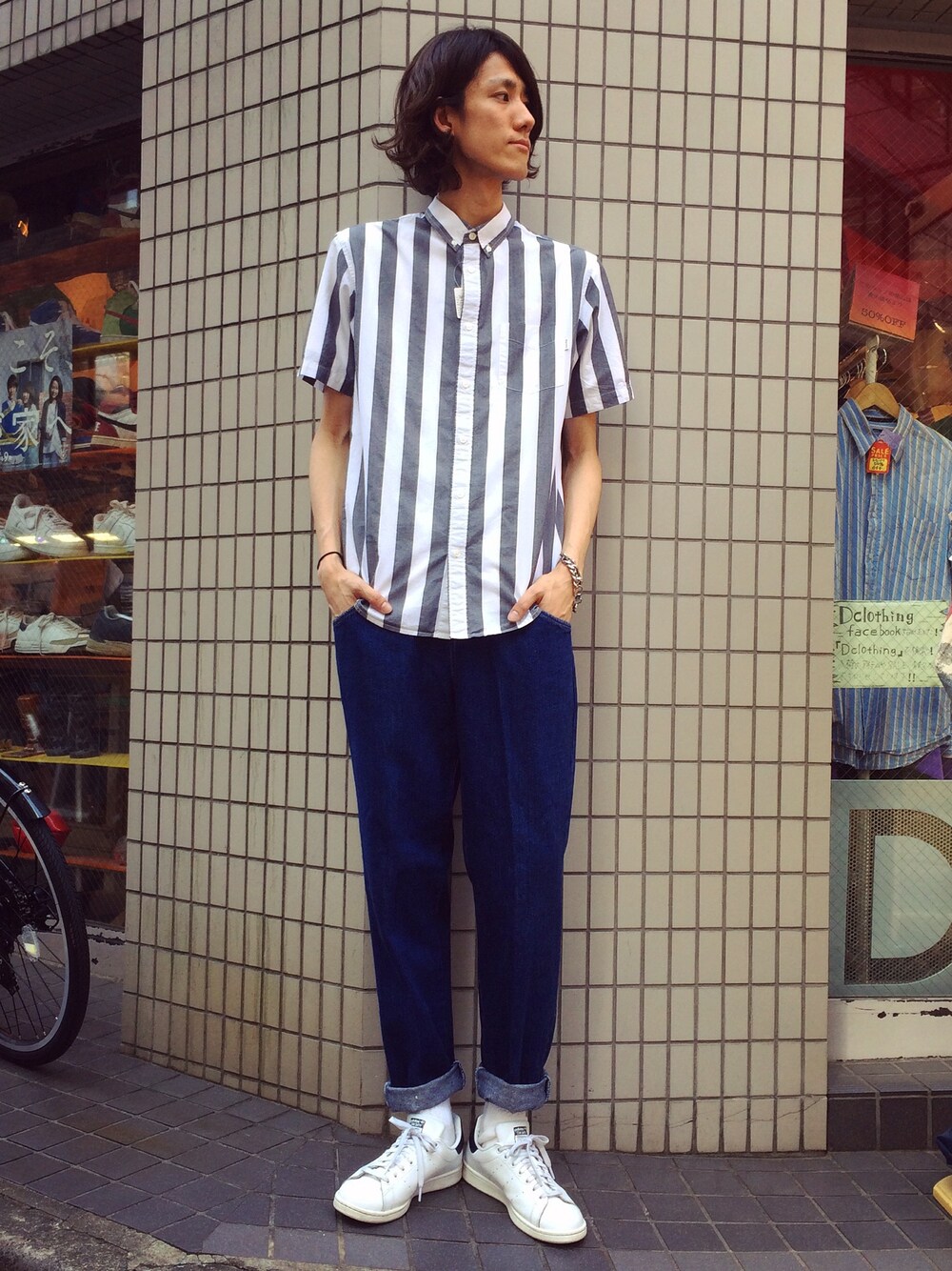 「supreme、デニムパンツ、adidas、stan smith、Dclothing、高円寺、古着」｜「Supreme のアイテム（シャツ/ブラウス、ホワイト系）」を使った、キタタクさん（メンズ・187cm）の春コーディネートの1枚目の写真