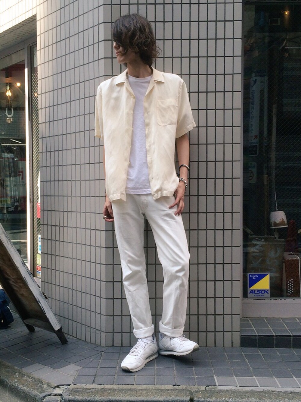 「Ralph Lauren、Levi's、オールホワイト、ワントーンコーデ、古着MIX、古着、Dclothing」｜「RALPH LAURENのアイテム（シャツ/ブラウス、ホワイト系）」を使った、キタタクさん（メンズ・187cm）の春コーディネートの1枚目の写真