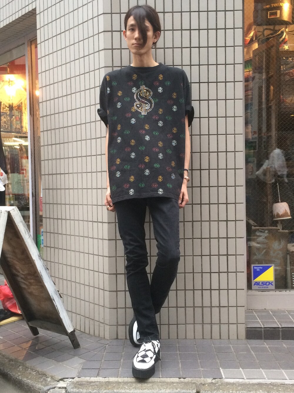 「古着、古着MIX、ラバーソール、ビッグシルエット、ブラック、ジェンダーレス」｜「Dclothingのアイテム（Tシャツ/カットソー、ブラック系）」を使った、キタタクさん（メンズ・187cm）の夏コーディネートの1枚目の写真