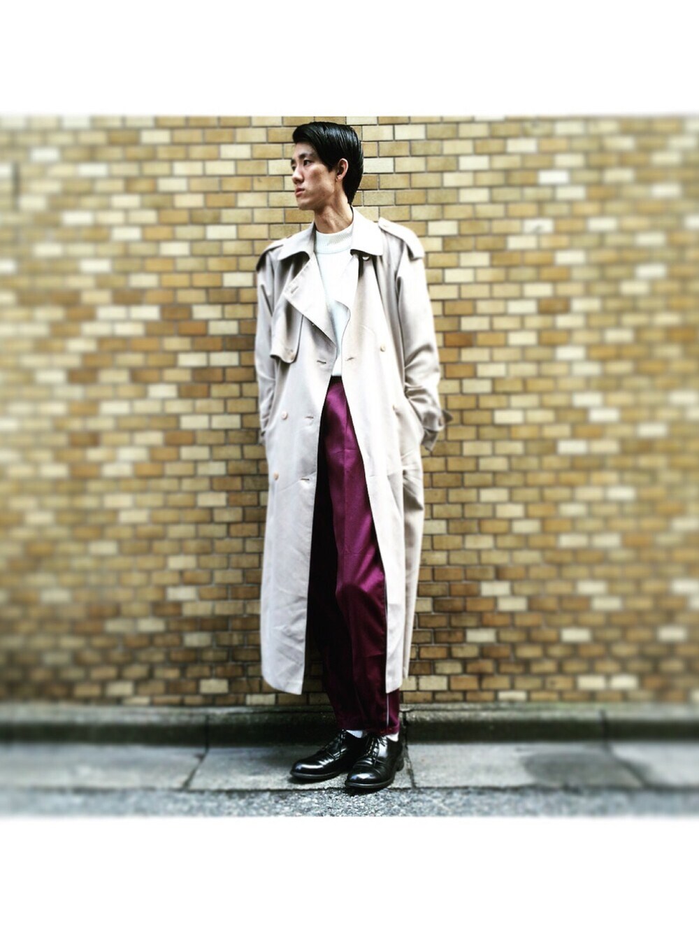 「秋のコーデ、古着、古着MIX、トレンチコート、タックイン」｜「dclothingのアイテム（その他パンツ、レッド系）」を使った、キタタクさん（メンズ・187cm）の秋コーディネートの1枚目の写真
