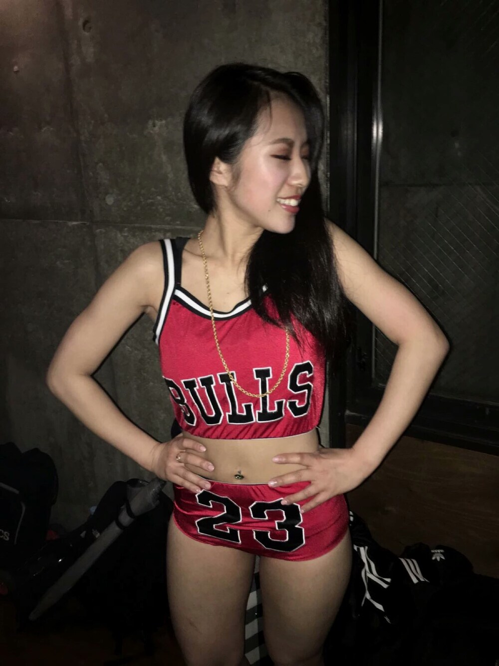 「HIPHOP、bulls 23、club、DJ、dance」｜「bullsのアイテム（セットアップ、レッド系）」を使った、0101さん（レディース・150cm）の春コーディネートの1枚目の写真