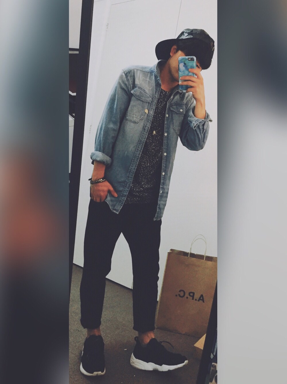 「シンプル、ゆるコーデ、ootd、デニム、street、キャップ、スニーカー」｜「DANKE SCHONのDankeSchon/ダンケシェーン/Neo Leather Star Cap（キャップ、ブラック系）」を使った、ntsさん（メンズ・170cm）の秋コーディネートの1枚目の写真
