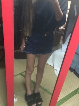 「FIG&VIPER（フィグアンドバイパー）のFファーサンダル（サンダル、ブラック系）」を使った、Saki Kodamaさん（レディース・162cm）の秋コーディネート