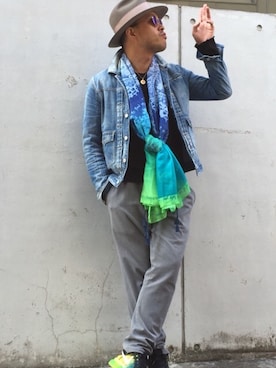 「アイテム（ストール/ショール）」を使った、BLOW-UPさん（メンズ・177cm）の春コーディネート