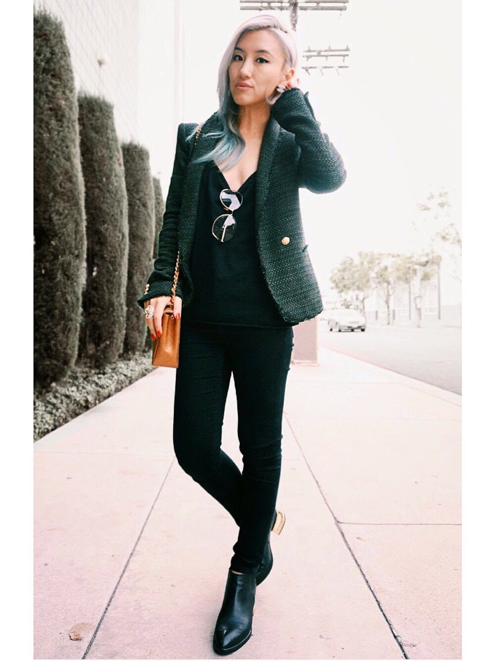 「ZARA、chanel、JEFFREY CAMPBELL」｜「ZARAのアイテム（チェスターコート、グリーン系）」を使った、Gigi Lamさん（レディース・160cm）の冬コーディネートの1枚目の写真
