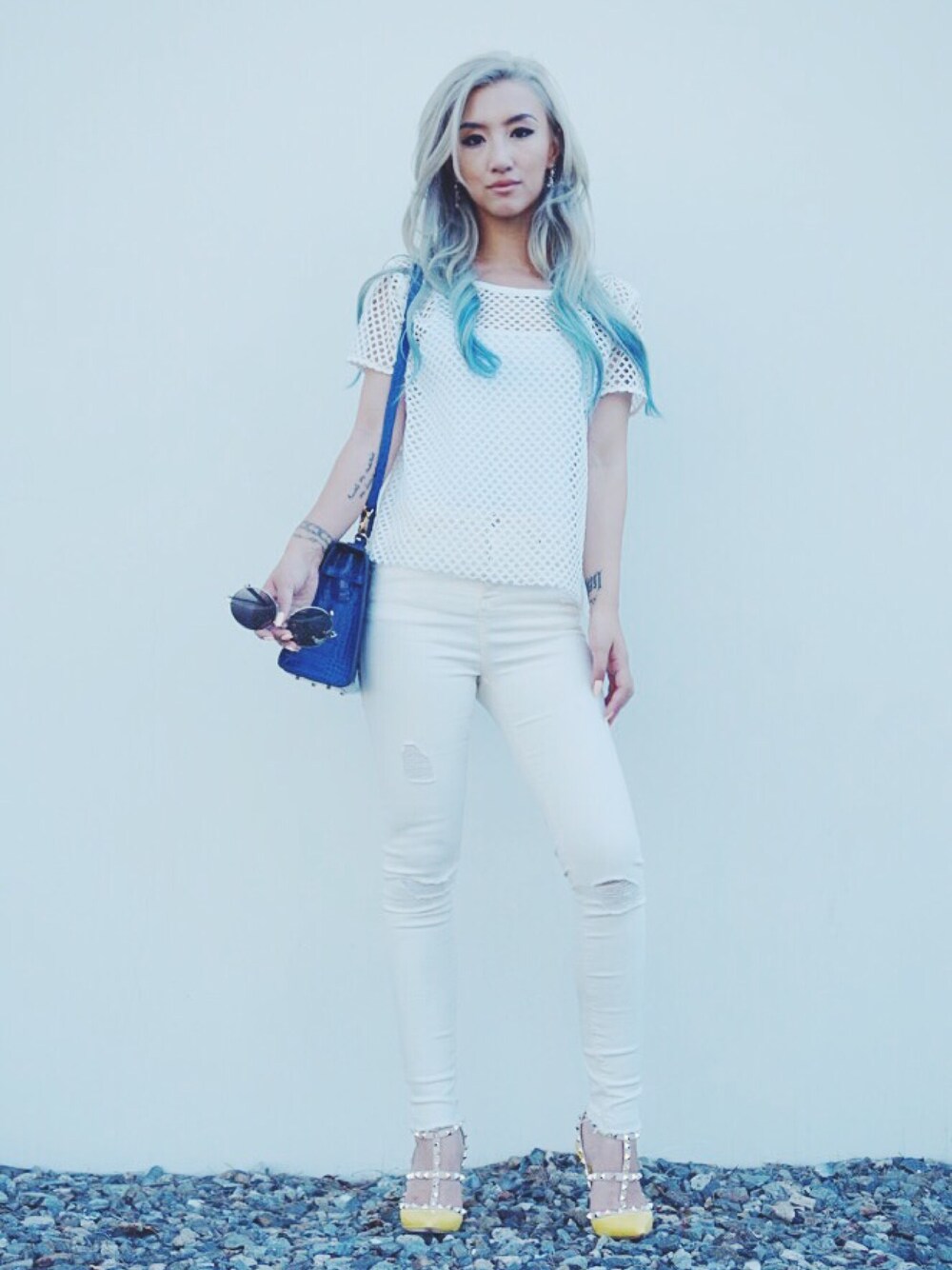 「Ootd #、lotd、valentino、HERMES、aryn k、TOPSHOP」｜「aryn Kのアイテム（Tシャツ/カットソー、ホワイト系）」を使った、Gigi Lamさん（レディース・160cm）の夏コーディネートの1枚目の写真