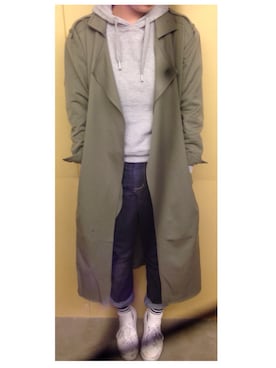 「ホワイトスニーカー」｜「アイテム（トレンチコート）」を使った、高坪 ほのかさん（レディース・160cm）の冬コーディネート