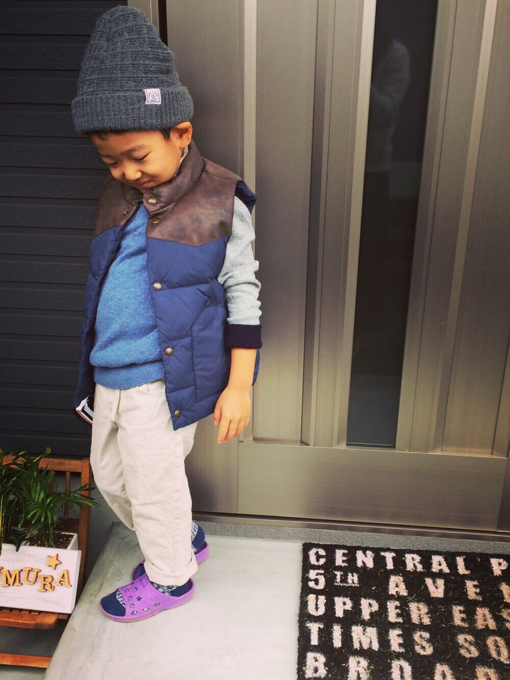 「キッズファッション、男の子、おとこのこ、秋のコーデ、gap kids、6歳、シンプル、コーデュロイ、コーデュロイパンツ」｜「B:MING by BEAMSのビーミング by ビームス / パネルニット ワッチキャップ（ニットキャップ/ビーニー、グレー系）」を使った、yusanさん（キッズ・110cm）の秋コーディネートの1枚目の写真