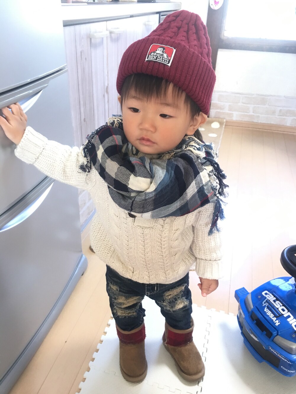 「秋コーデ、キッズコーデ、kids、1歳」｜「BEN DAVISの【BEN DAVIS】ケーブルワッチキャップ（ニットキャップ/ビーニー、レッド系）」を使った、xoxoxo...さん（キッズ・80cm）の秋コーディネートの1枚目の写真