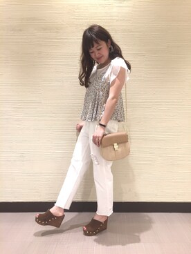 yurie    shinmuraさんの「シフォン袖Tシャツ×花柄キャミソール」を使ったコーディネート