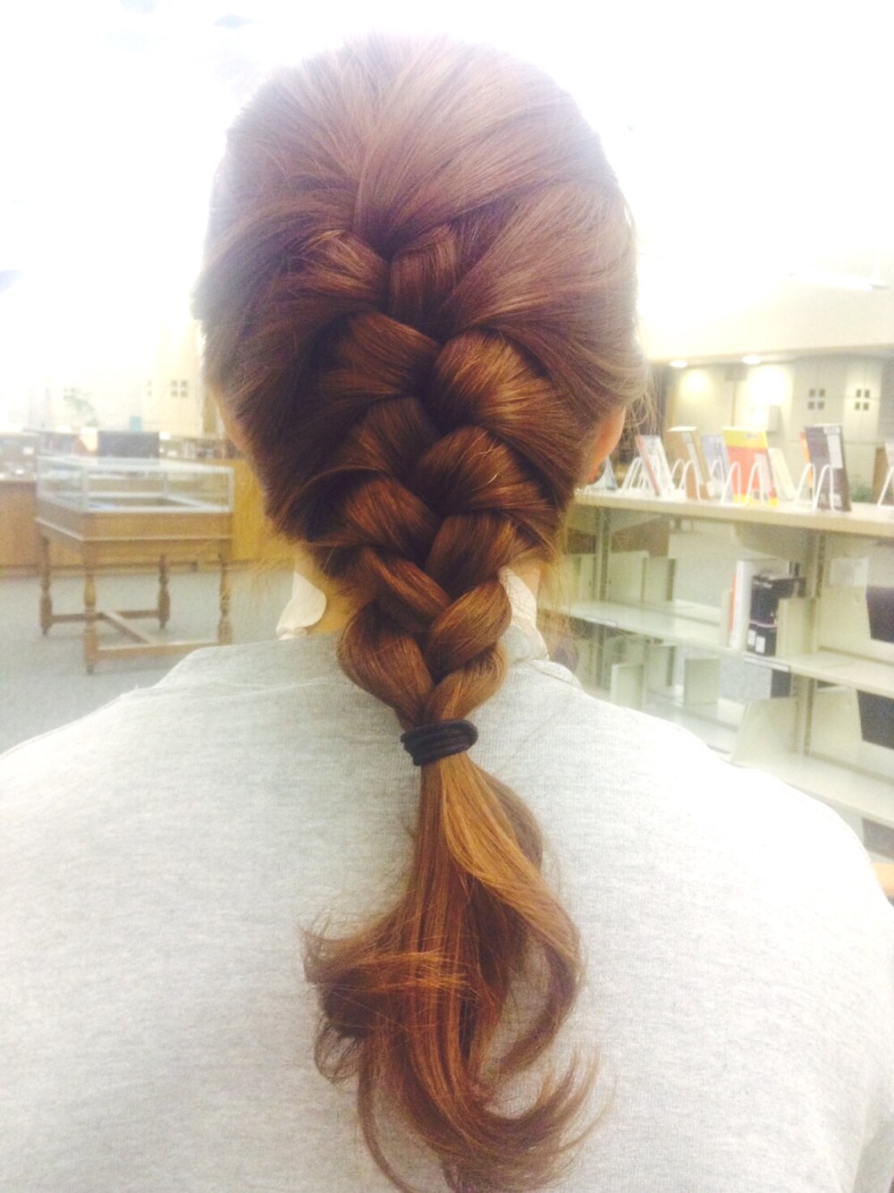 オレンジ系のその他を着用したレディースの春コーディネートの1枚目の写真