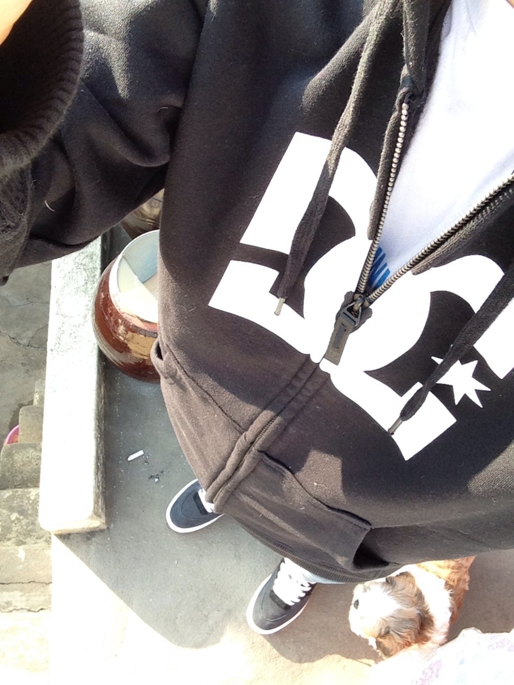 「skate、bmx、HALF CAB」｜「DC SHOESのアイテム（パーカー、ブラック系）」を使った、홍석이さん（メンズ・165cm）の秋コーディネートの1枚目の写真