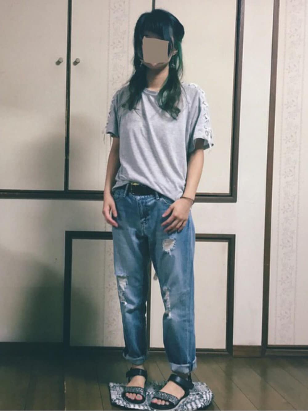 「カジュアルコーデ、インナーカラー、ジーンズ、パンツスタイル、シンプルコーデ、ラフ、デニム」｜「UNIQLOのアイテム（デニムパンツ、ブルー系）」を使った、ふぅさん（レディース・149cm）の秋コーディネートの1枚目の写真