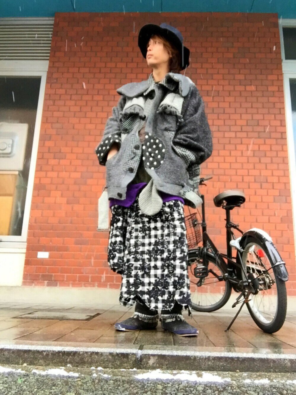 その他のジャケット/アウター、その他のパンツ、ブラック系のブーツを着用したメンズの冬コーディネートの1枚目の写真