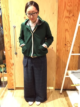 「アイテム（ライダースジャケット、グリーン系）」を使った、アッコヤナセさん（レディース・162cm）の冬コーディネート